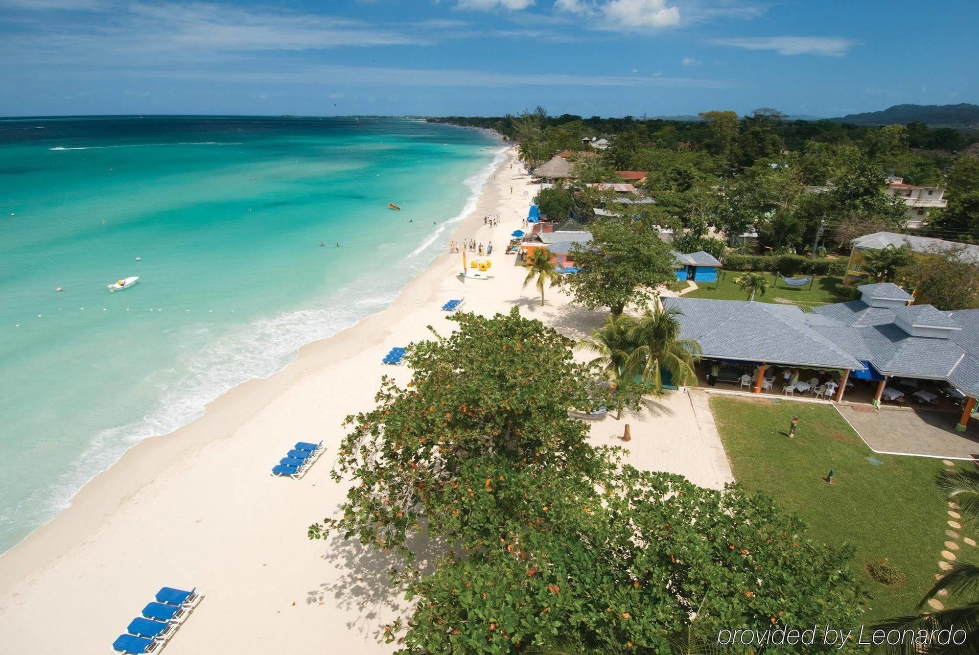 Grand Pineapple Beach Negril Hotel Exterior photo